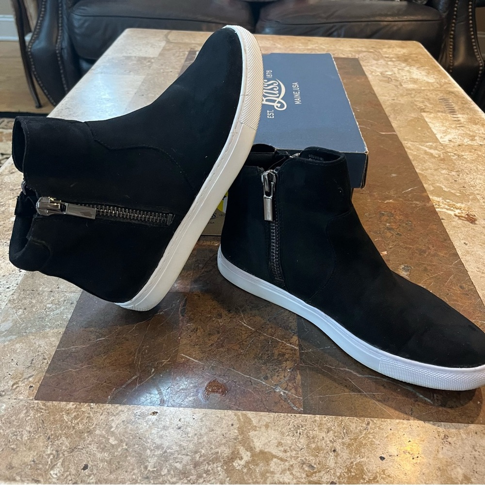 Women’s SZ 8.5 BASS “SYLVIE” BLACK SUEDE WITH WHITE SOLES ANKLE ZIP SNEAKERS